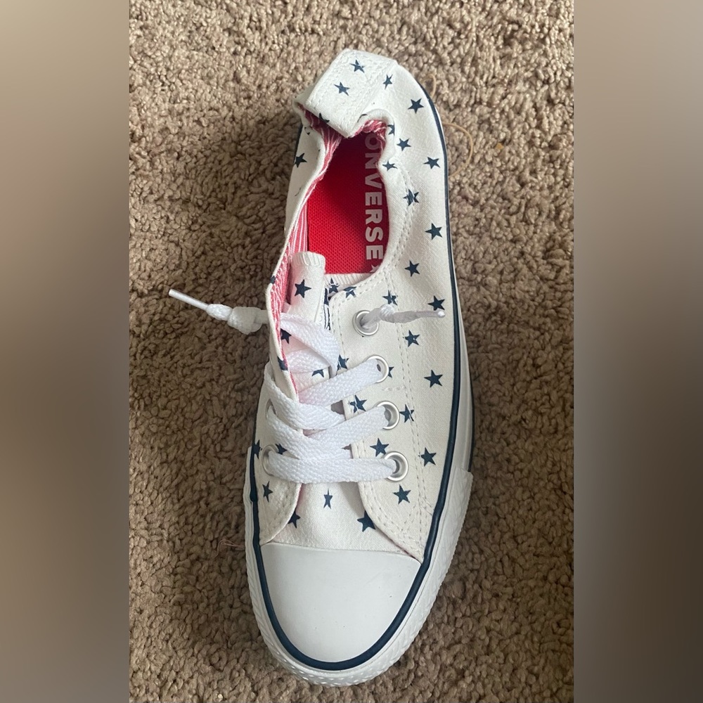 Women’s size 7 converse brand new